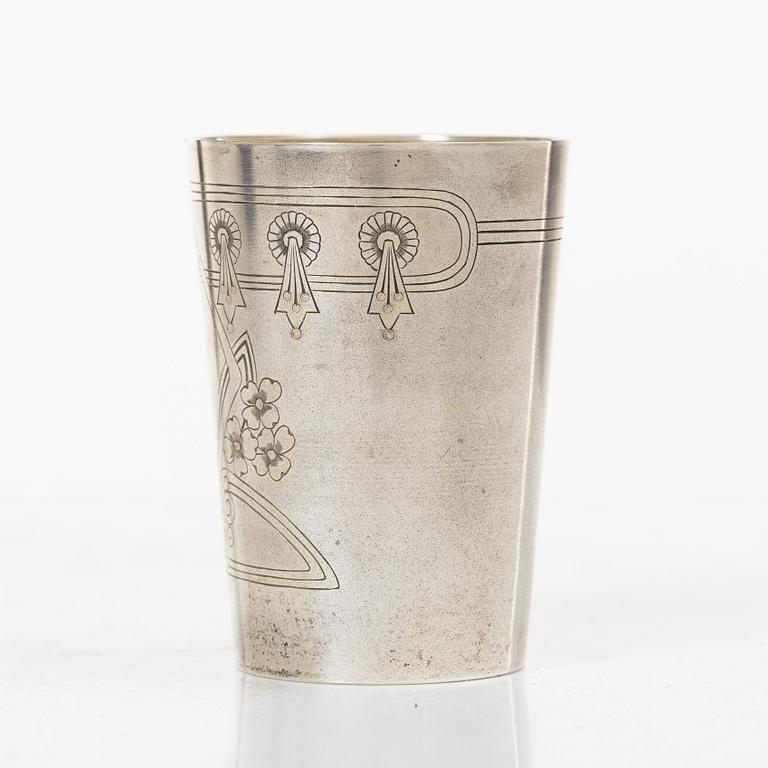 A Russian silver cup, Moscow, 1908-26.