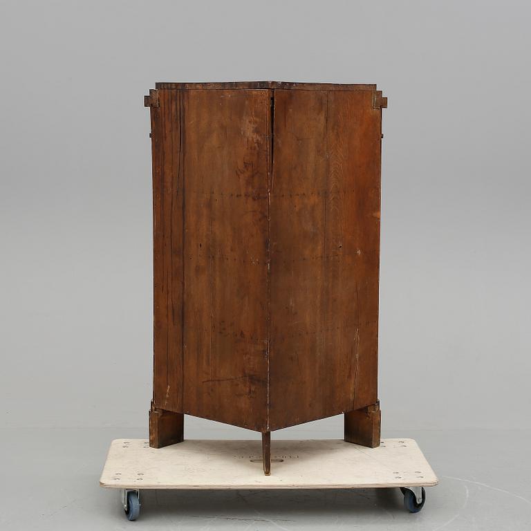 HÖRNSKÅP, 1800-talets slut.