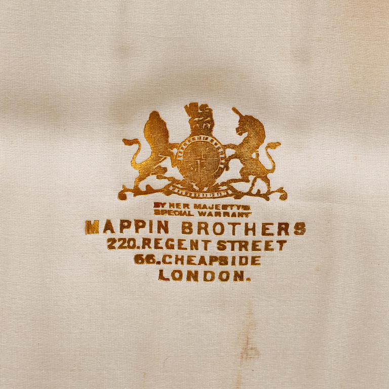 FISKBESTICK, 24 delar, silver samt pärlemor, George Hape, Sheffield, England, 1899. Totalvikt: 1109 gram.