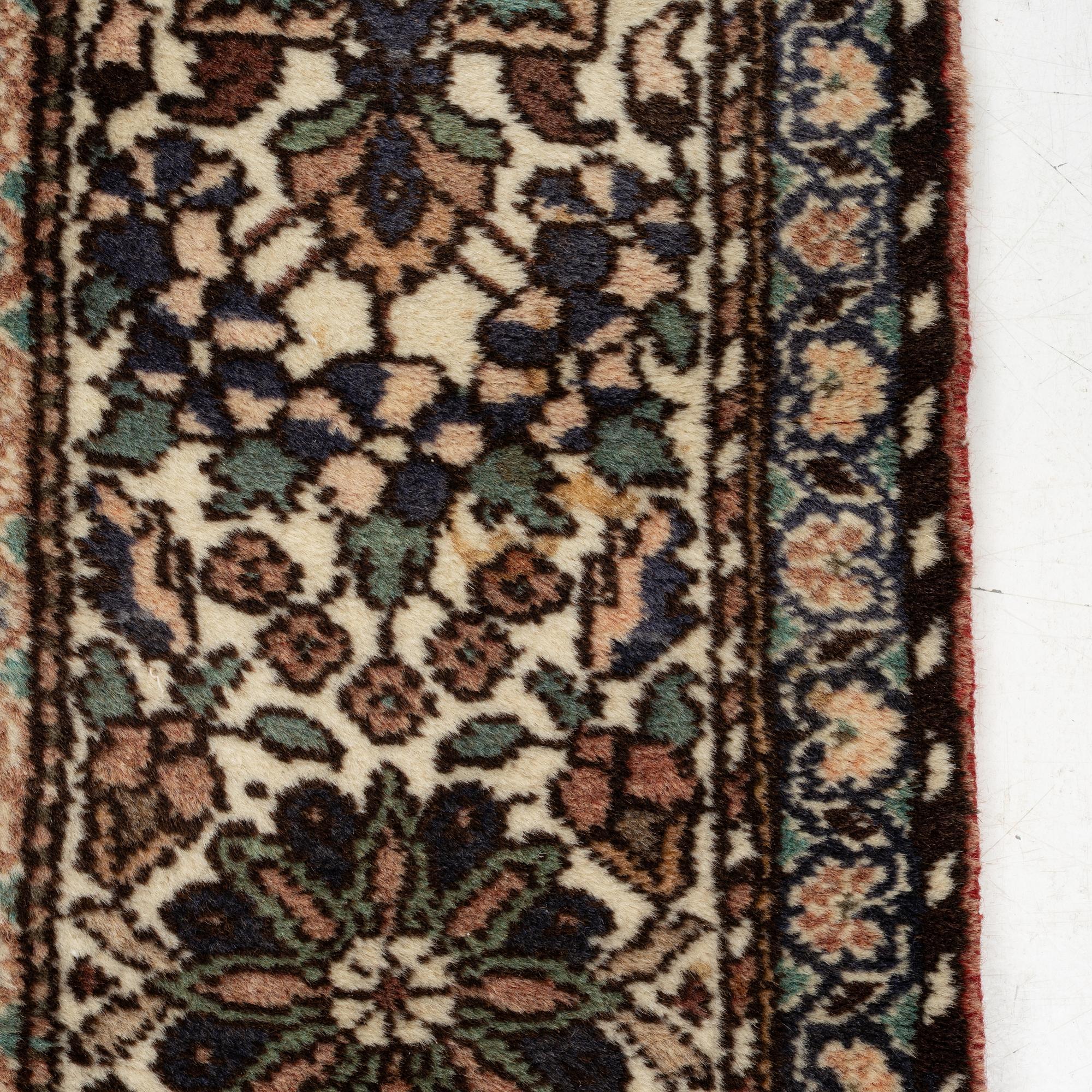 Carpet, Old Bakhtiari, approx. 301 x 223 cm.