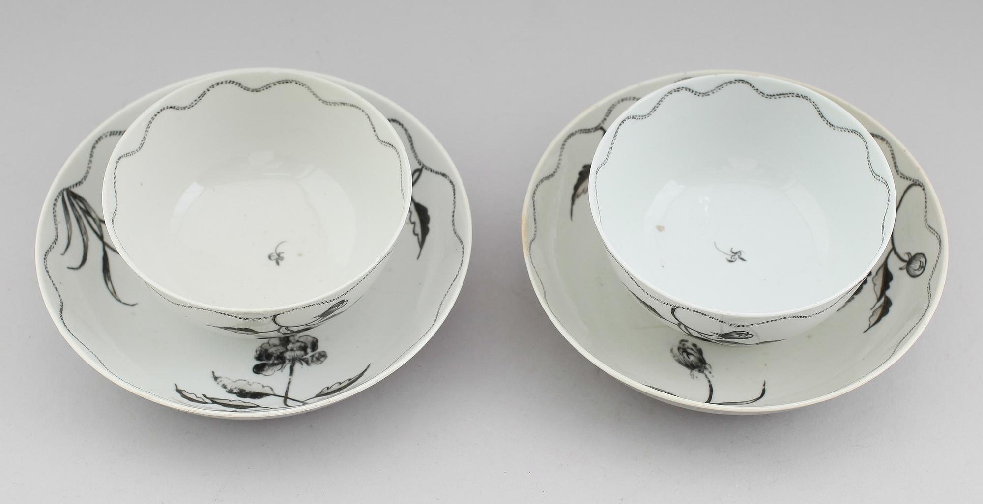 SKÅLAR med fat, 1 par, porslin, Kina, Qianlong 1736-1795.