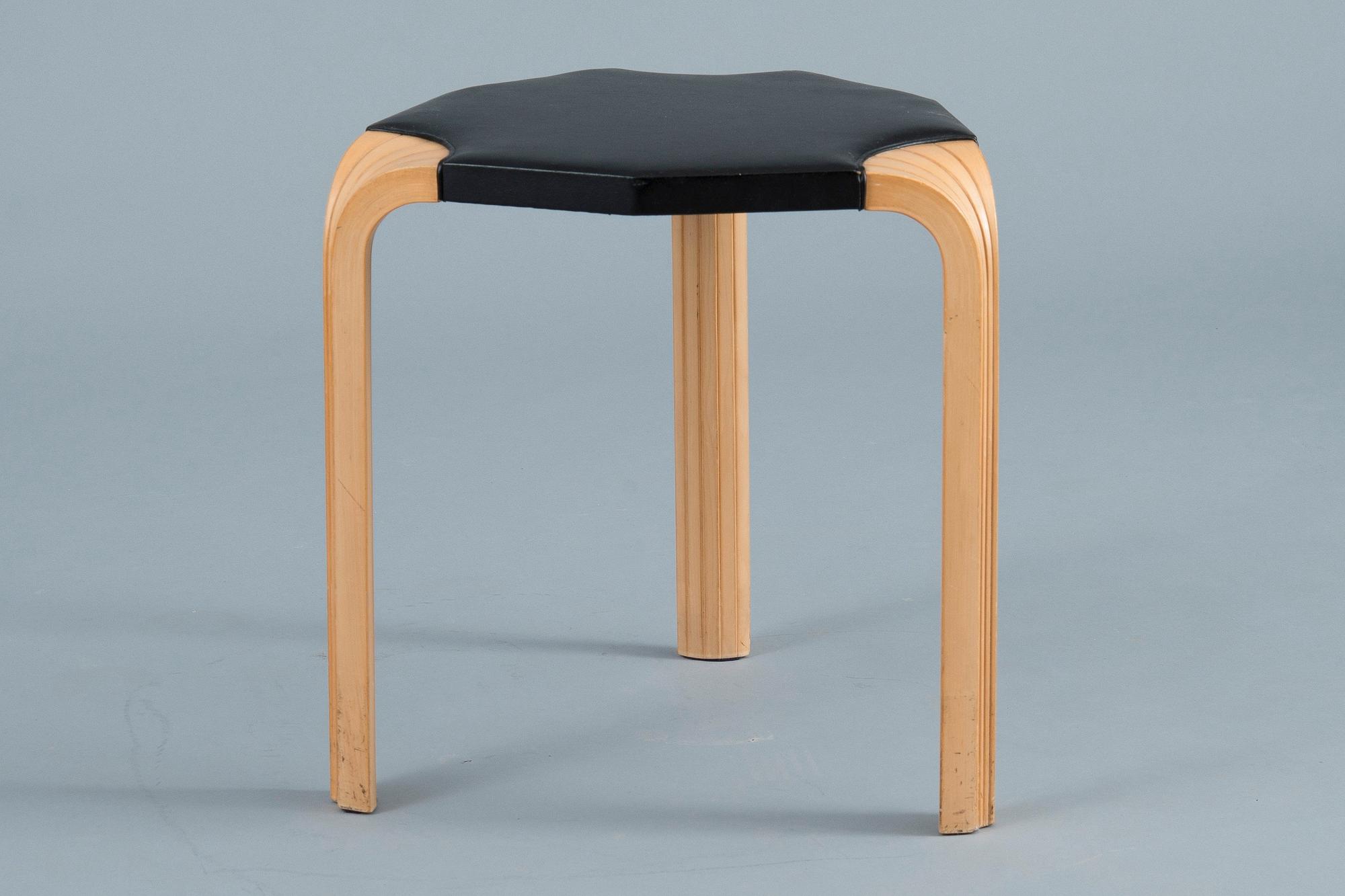 Alvar Aalto, AN X-LEG STOOL.