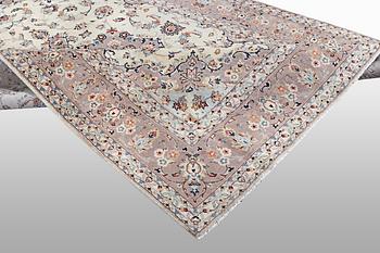 A carpet, Kashan, ca 295 x 195 cm.