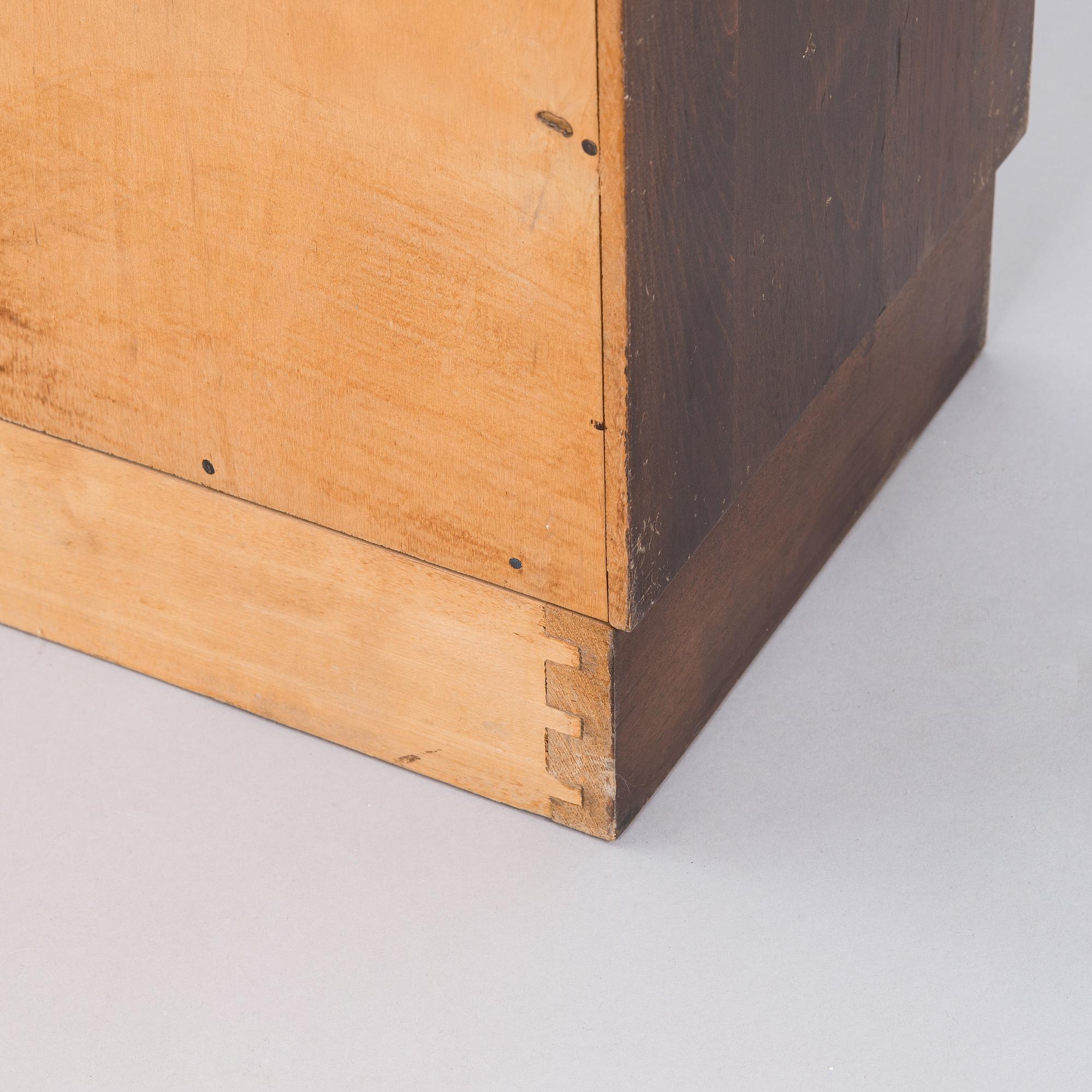 Aino Aalto, kirjahylly / kirjakaappi, 412/4  O.Y. Huonekalu- ja Rakennustyötehdas A.B. 1940-luku.