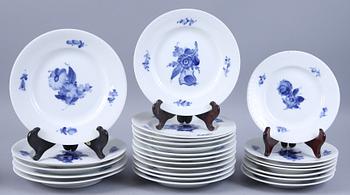 SERVISDELAR, 36 delar, porslin, "Blå Blomst", Kongl Dansk.