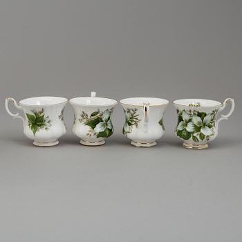 KAFFESERVIS, 29 delar, benporslin, "Trillium", Royal Albert, England, 1900-talets mitt.