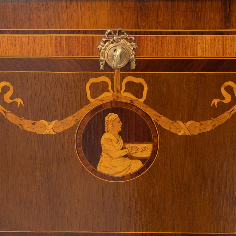 Sekretär, gustaviansk stil, 1900-talet första hälft.