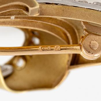Bow brooch in 18K gold and platinum set with round brilliant, eight-cut, and rose-cut diamonds.