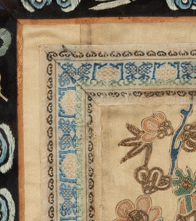 Broderi, siden. Sen Qingdynasti, omkring 1900. Ramat.