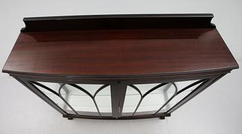 VITRINSKÅP, England, 1900-talets första hälft.