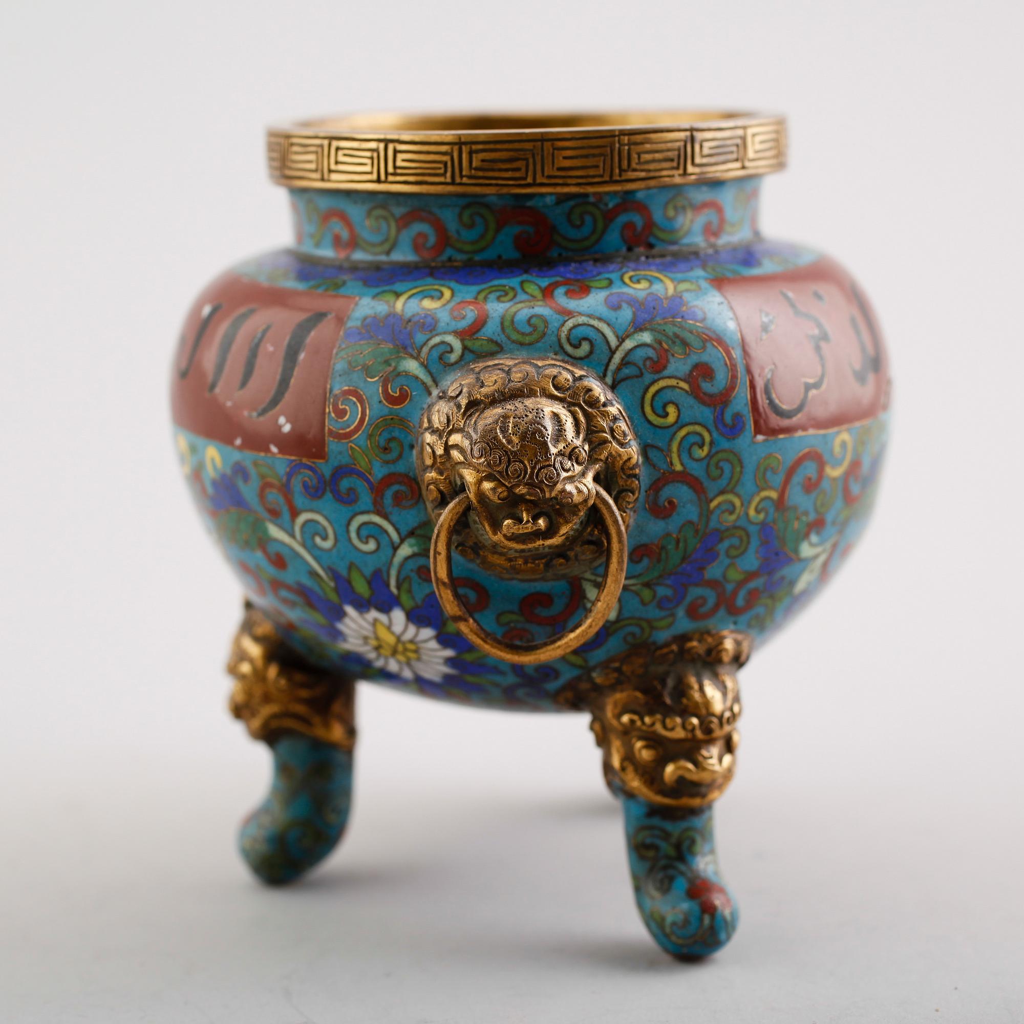 RÖKELSEKAR med lock, cloisonné, Kina, 1900-tal.