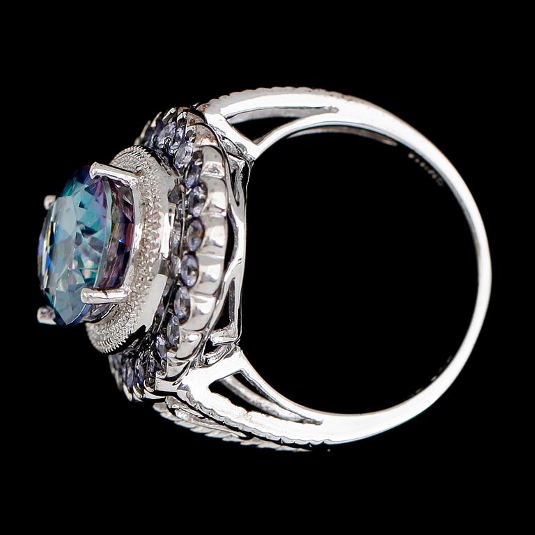 RING, sterlingsilver, färgad topas ca 5.00 ct, tanzaniter tot ca 1.50 ct.