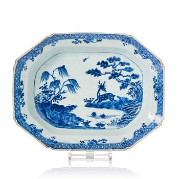 1178. A blue and white tureen dish, Qing dynasty, Qianlong (1736-95).
