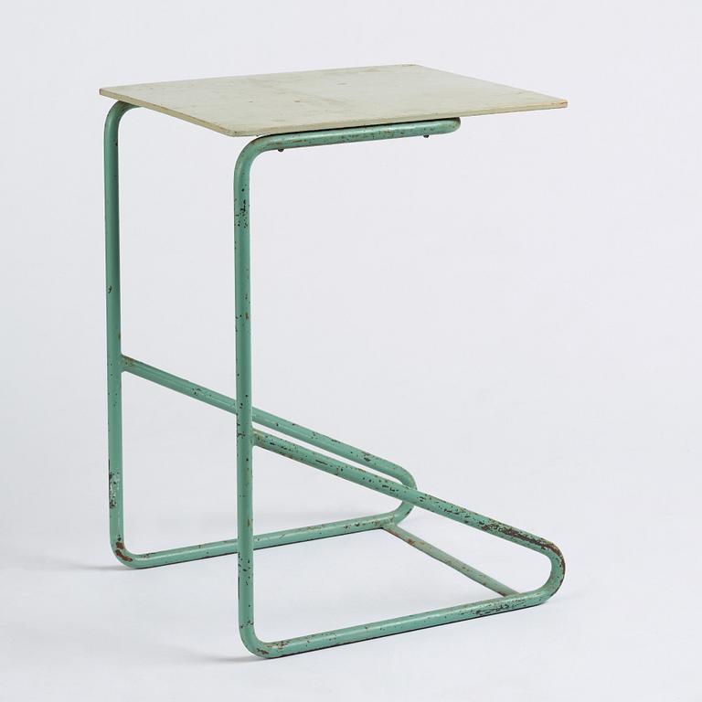 Alvar Aalto, a green lacquered side table, Aug. Louhen Rautasänkytehdas ja Valimo Oy, Åbo ca 1932, for Paimio, Finland.