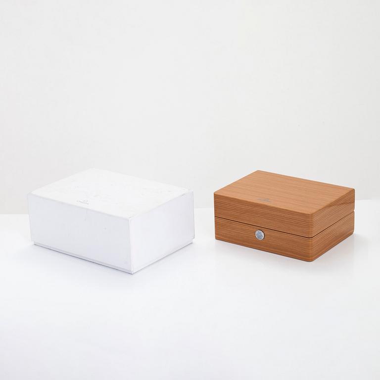 Omega, Seamaster 300, Master Co-Axial Chronometer, wristwatch, 41 mm.