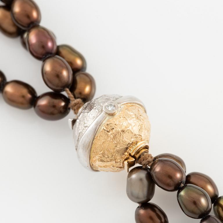 Per Borup, necklace of cultured coloured freshwater pearls, clasp 18K gold with diamonds.