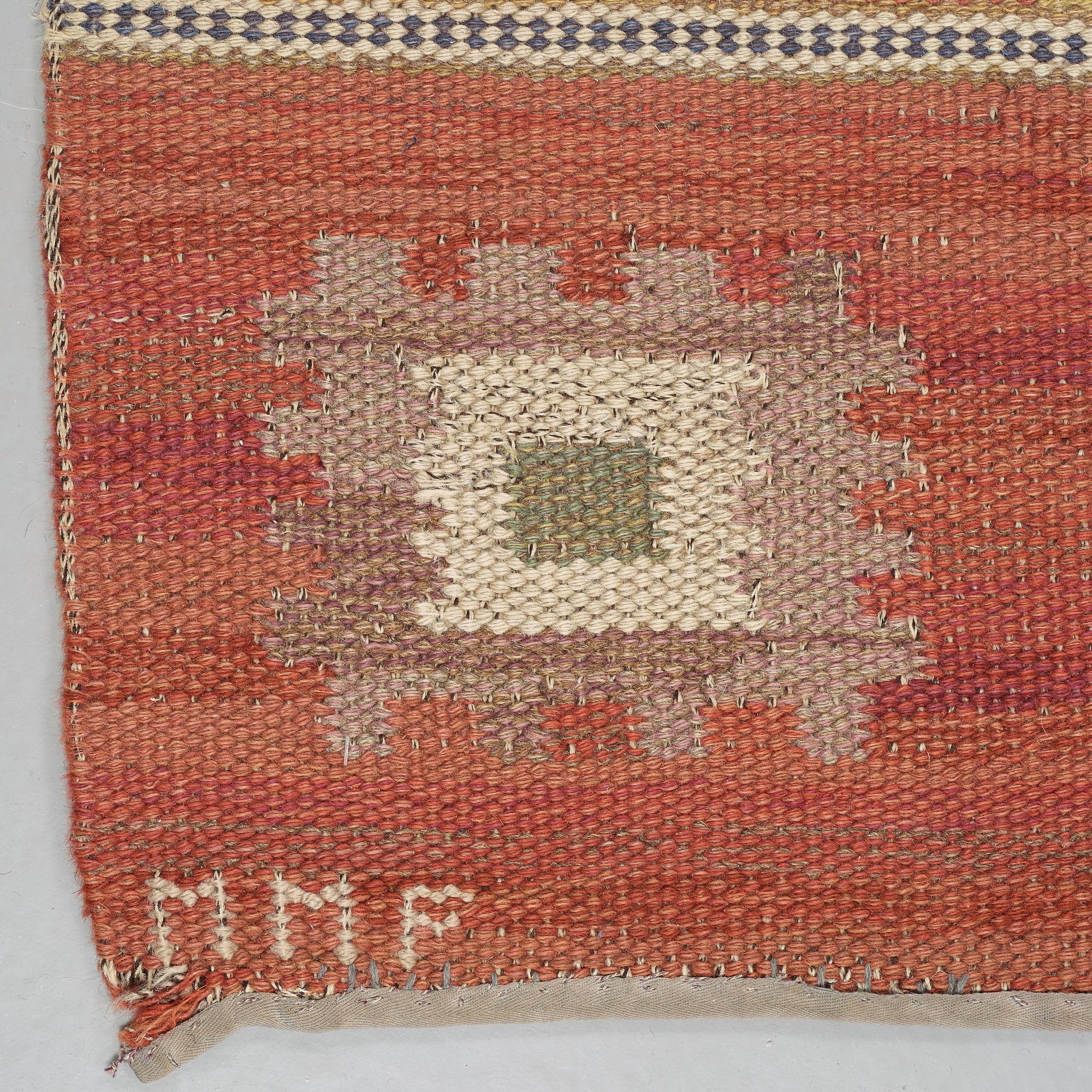 Märta Måås-Fjetterström, MATTA. "Röd Grön Äng". Rölakan. 291 x 199,5 cm. Signerad MMF.