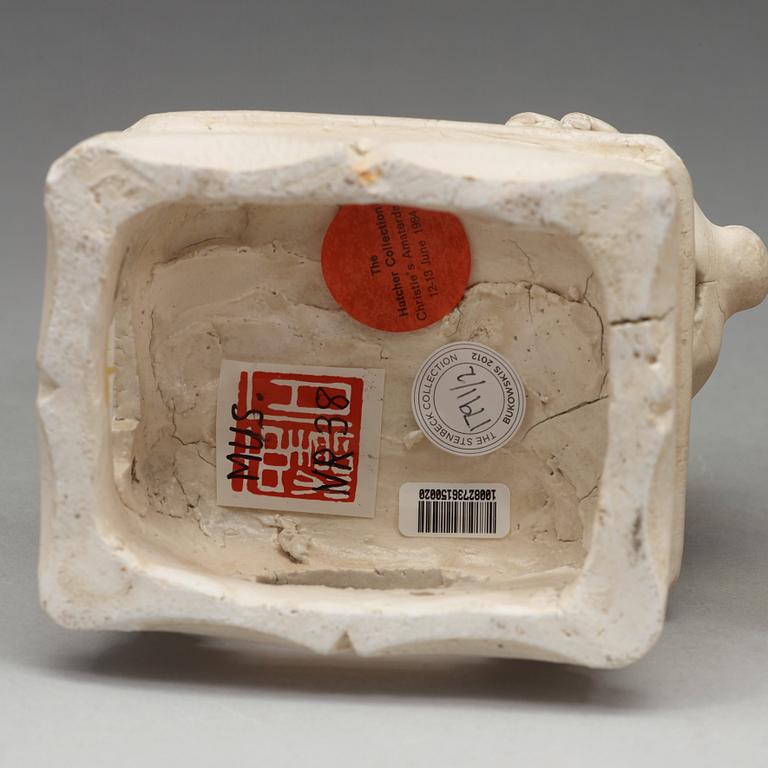 RÖKELSEHÅLLARE, ett par, biskvi/blanc de chine, Transition, 1600-tal.