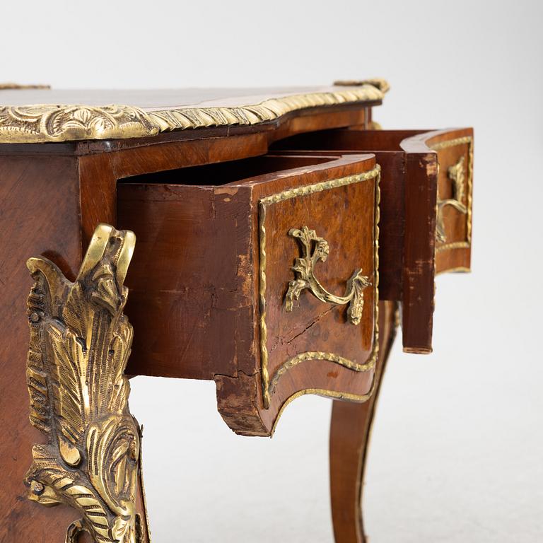 A Louis XV style desk, early 20th Century.