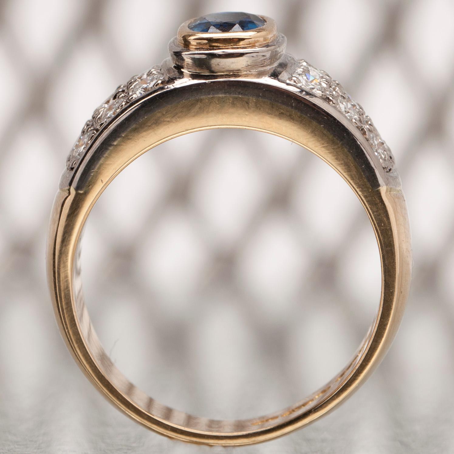 RING, guld 18K med safir ca 0,70 ct och 18 st briljantslipade diamanter tot. ca 0,54 ct. Finland 1995. Vikt 9,1 g.