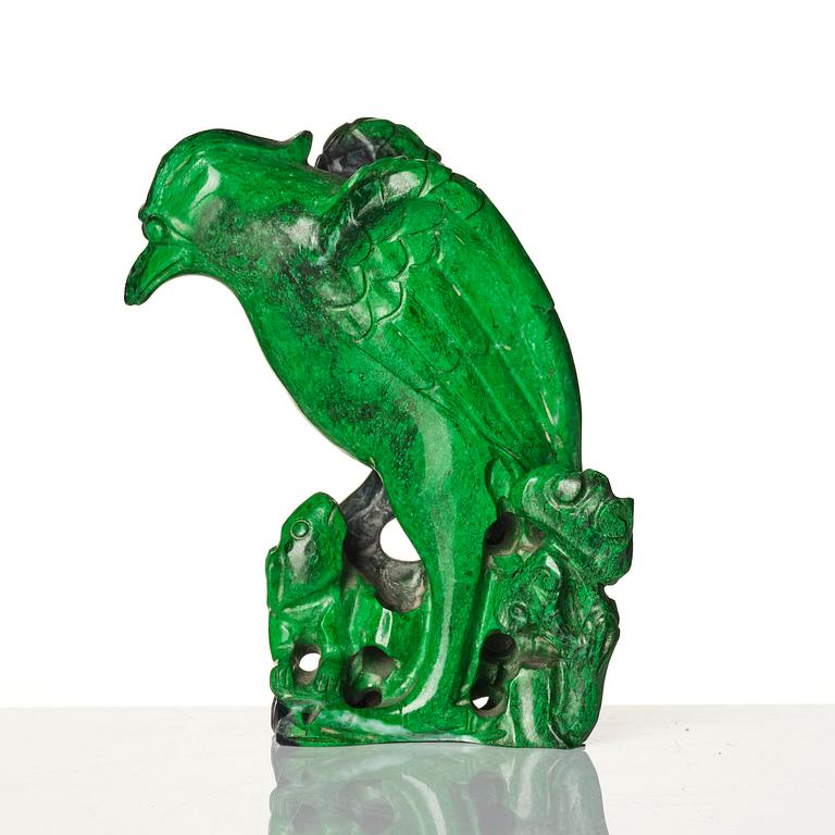 A malachite sculpture of a bird of pray, Qing dynasty.
