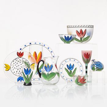 Ulrica Hydman-Vallien, a glass dinner service, model "Tulipa", Kosta Boda (42 pieces).