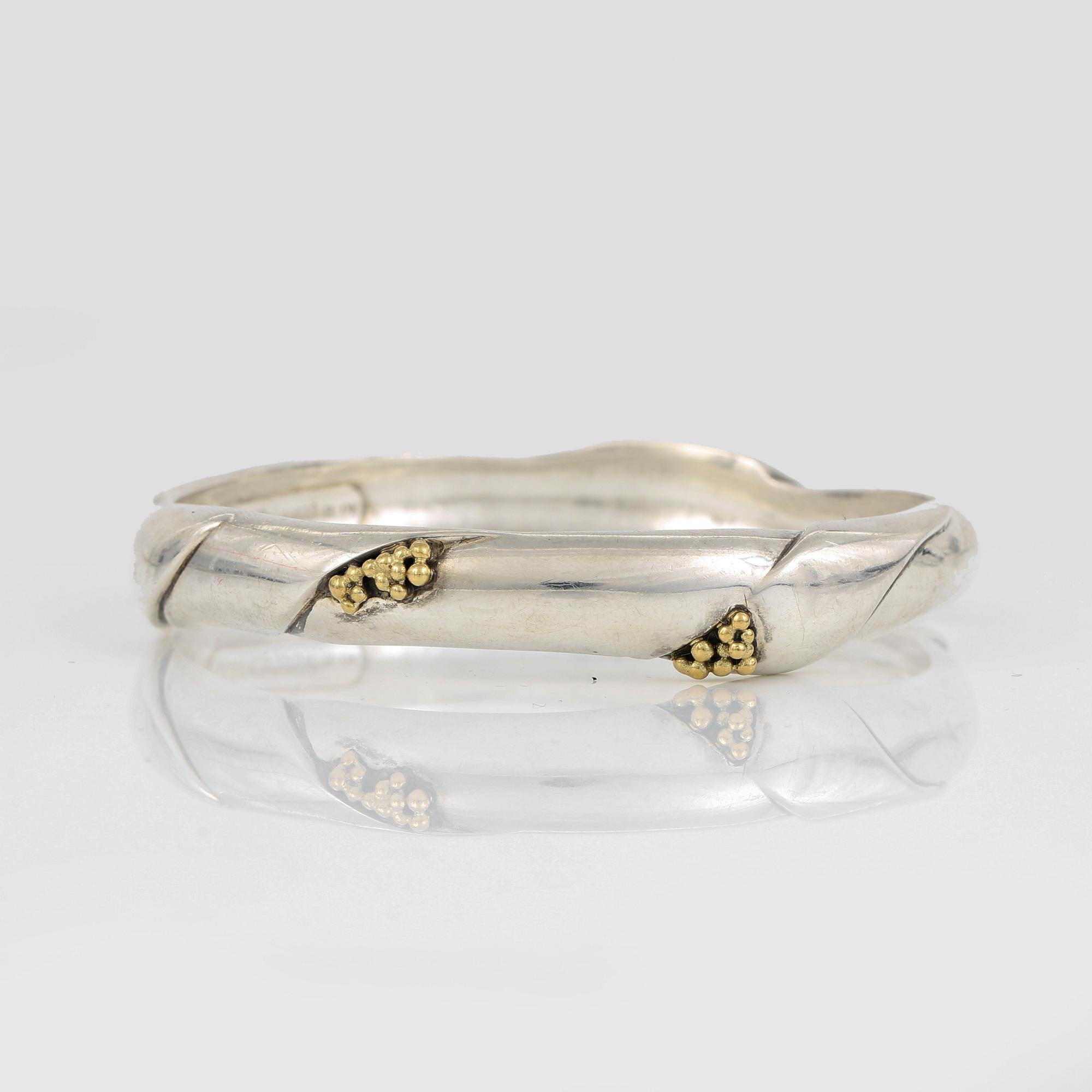 ARMRING samt RING, sterlingsilver, design Ole Kortzau för Georg Jensen, Danmark, efter 1945. Vikt 52 g + 6 g.