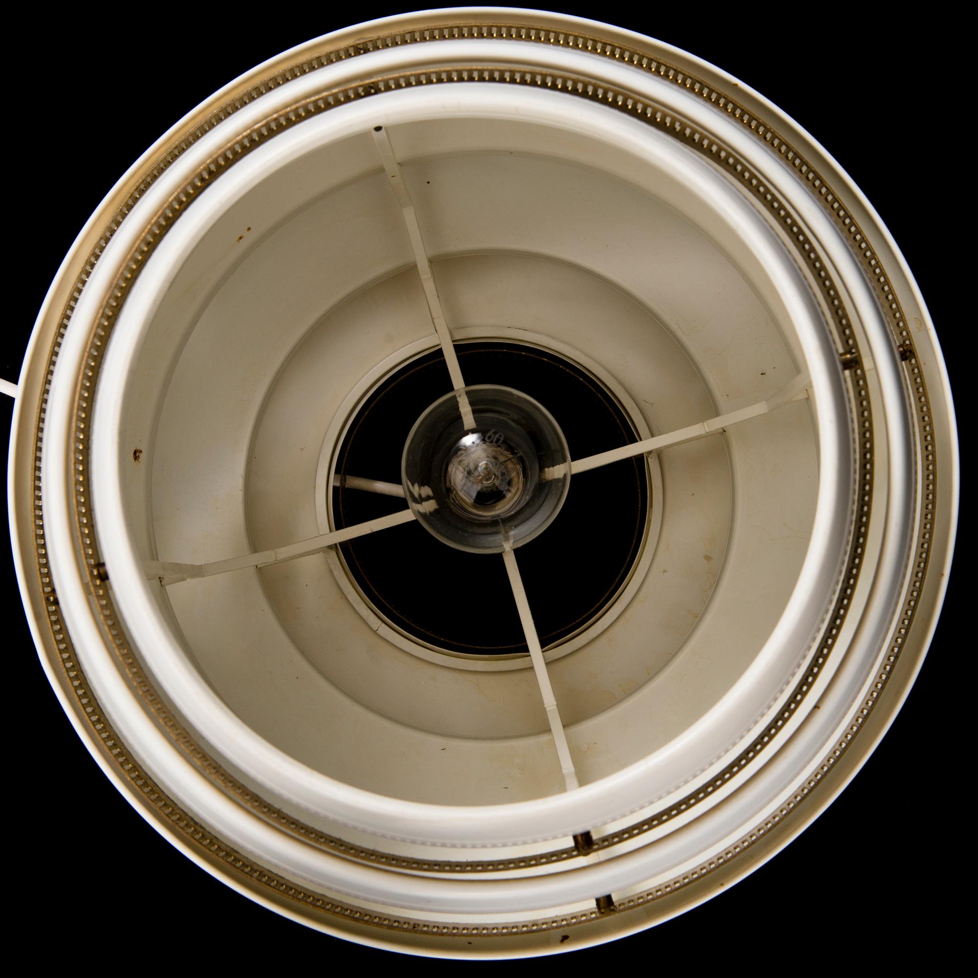 ALVAR AALTO,  KATTOVALAISIN. Mehiläispesä A331. Valmistanut Valaistustyö. Suunniteltu 1953.