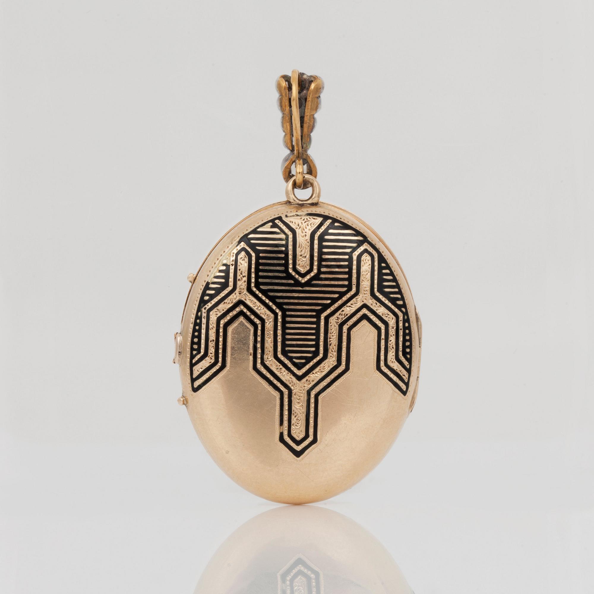 HÄNGE/MEDALJONG med gammalslipade diamanter samt emalj. Verkmästare P. Ovchinnikoff, S:t Petersburg 1870- 1895.