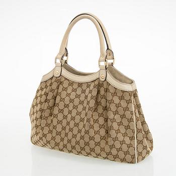 Gucci, a 'Sukey' bag.