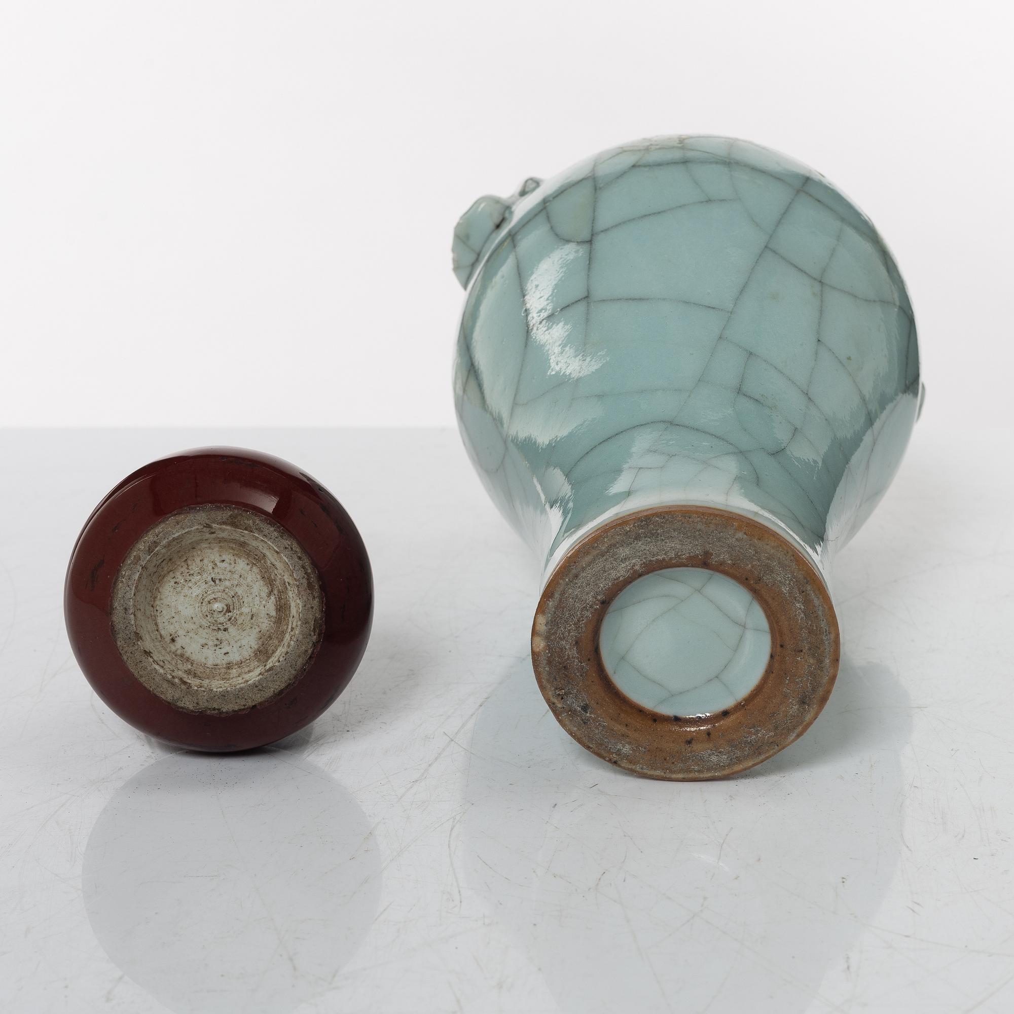 Two Chinese vases, Qing dynasty, 19th century.