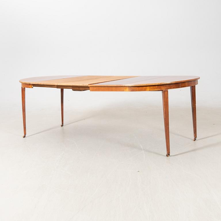 Dining table, likely England, second half of the 19th century.