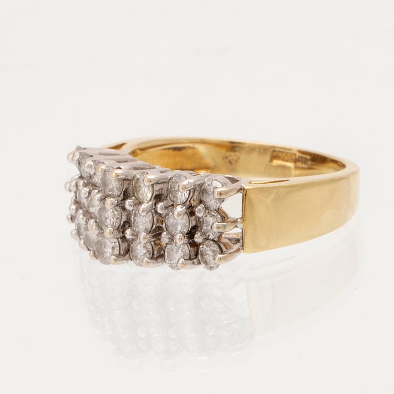Ring 18K vitt och rött guld med runda briljantslipade diamanter.