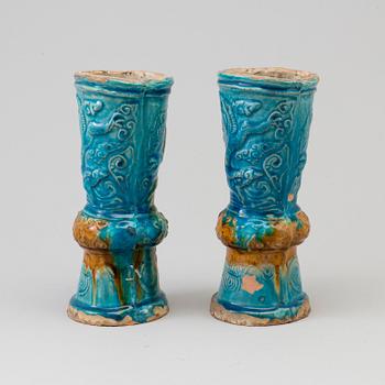 A pair of turkoise glazed alter vases, Ming dynasty (1368-1644).