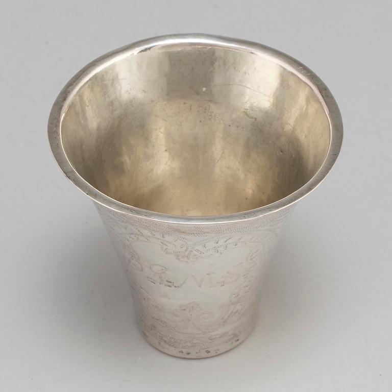 Bägare, silver, ostämplad, sannolikt sk bönhasarbete, Sverige 1800-talets början.