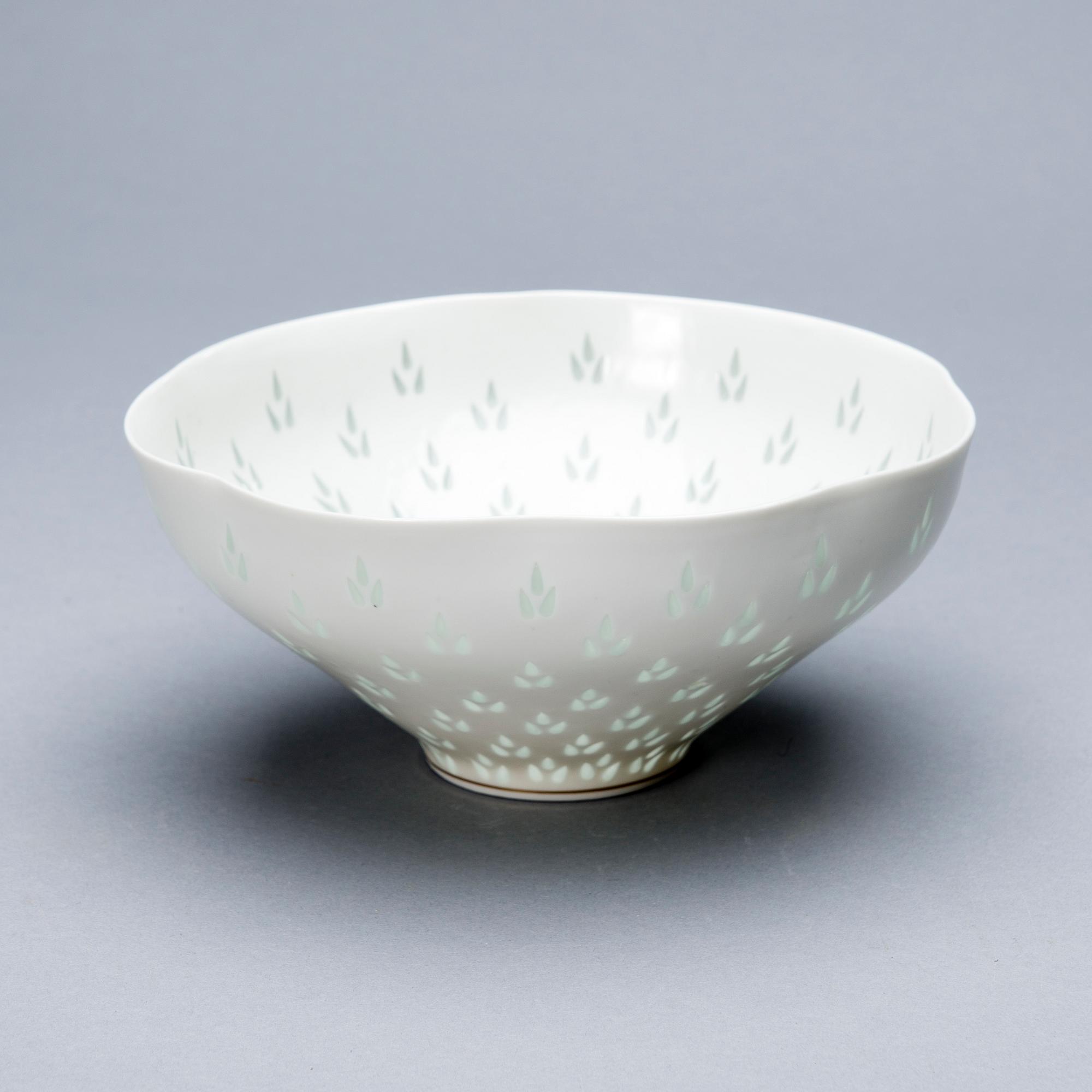 SKÅL, porslin. Signerad Friedl Holzer-Kjellberg, Arabia 1945.