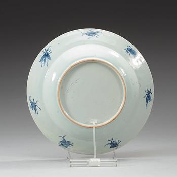 TALLRIK, porslin. Qing dynastin, circa 1730-40.