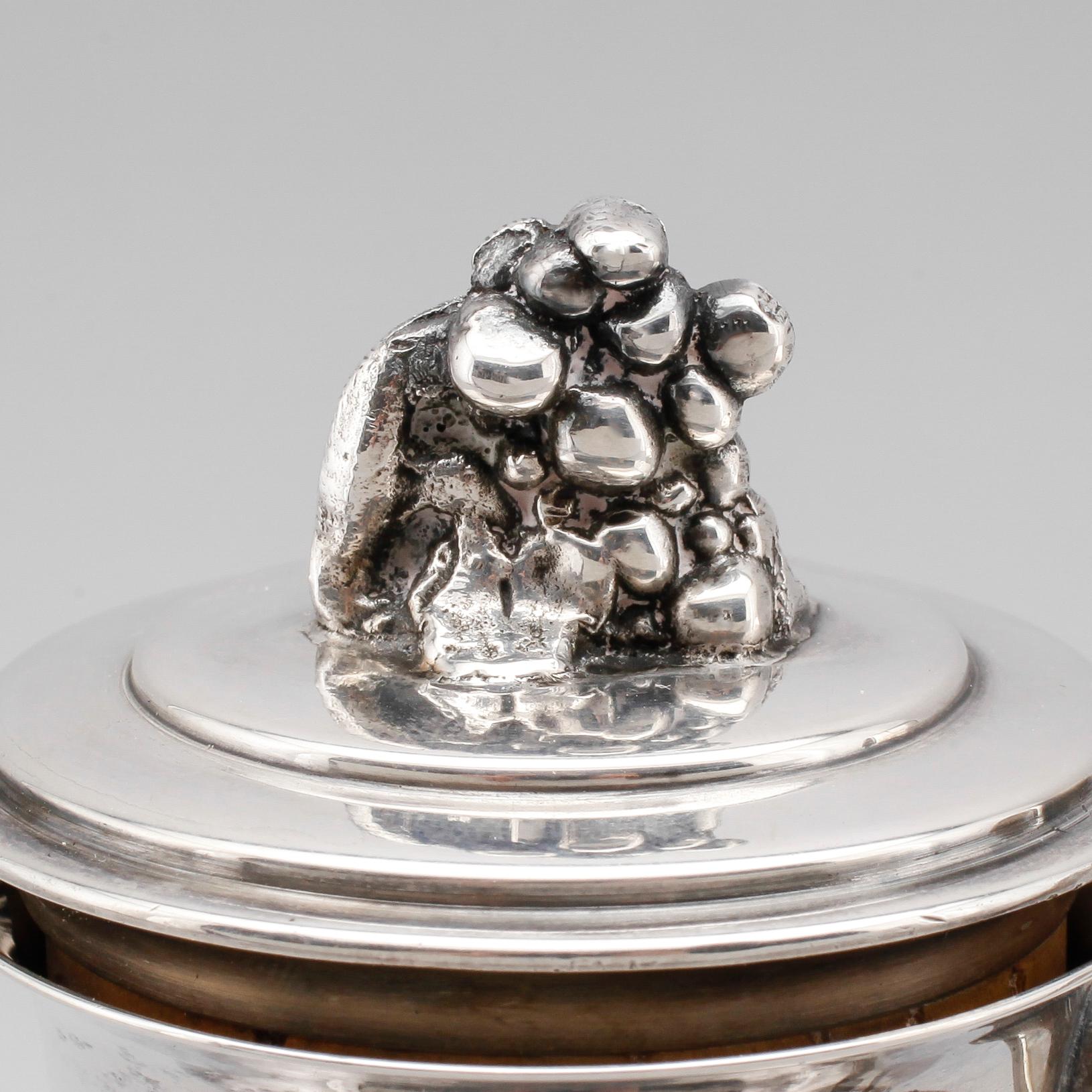 COCKTAILSHAKER, silver, C G Hallberg, Stockholm 1938. Vikt ca 417 gram.
