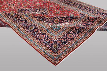 A carpet, Kashan, ca 401 x 284 cm.