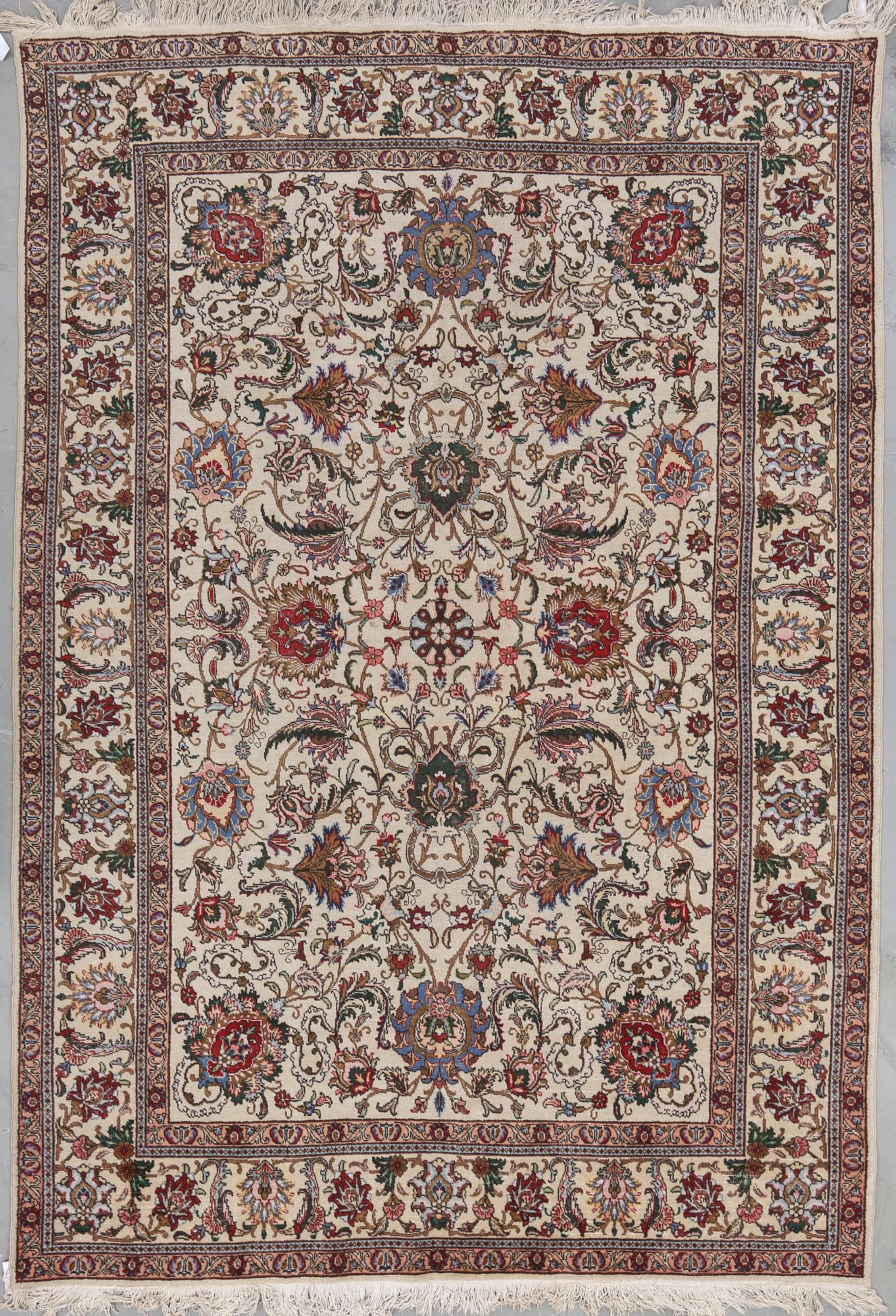 MATTA, old Täbris, ca 367x245 cm.