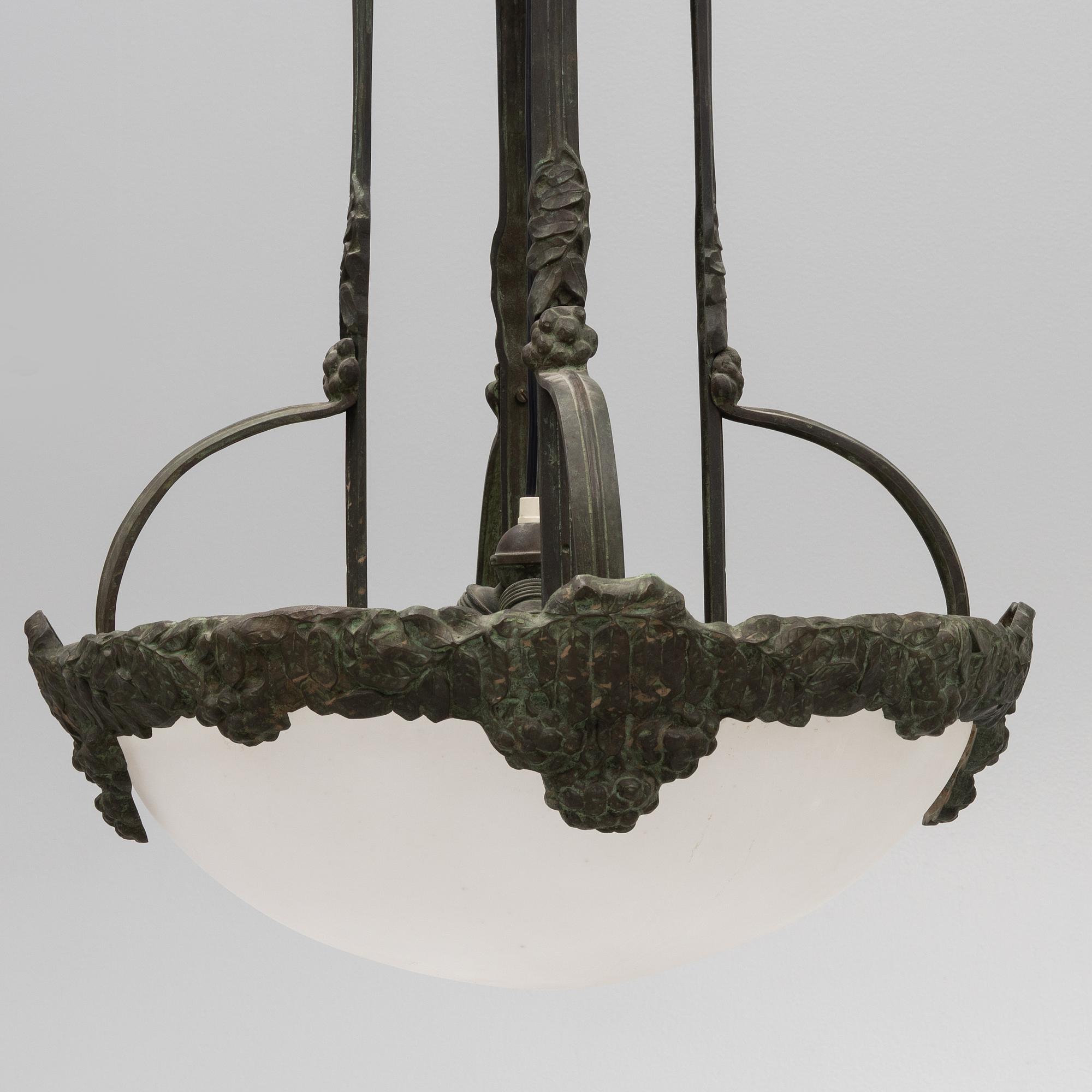 Taklampa, jugend, 1900-talets början, tillskriven Alice Nordin för Böhlmarks.