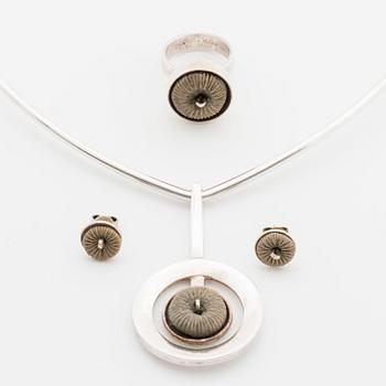 Collier with pendant, earrings and ring, "Fossil", silver with fossil. Ibe Dahlquist.