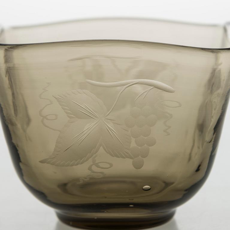 Gunnel Nyman, skål, modell 38/1081 Riihimäki Glassbruk Ab. Osignerad. Formgiven 1938.