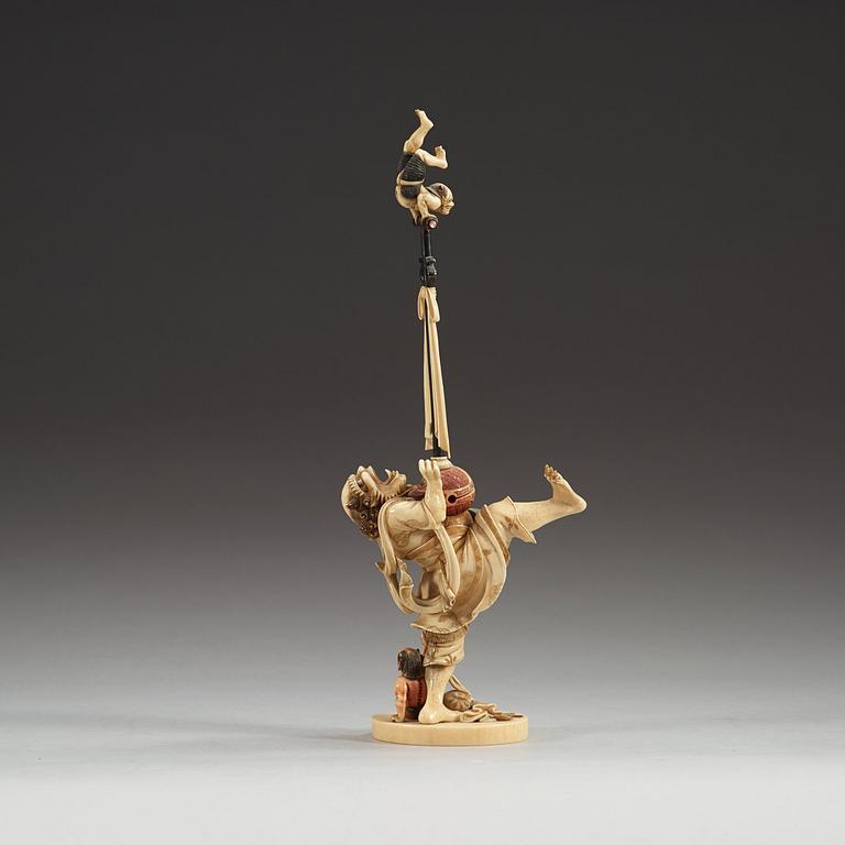 OKIMONO, elfenben, pärlemor, trä. Japan, Meiji (1868-1912).