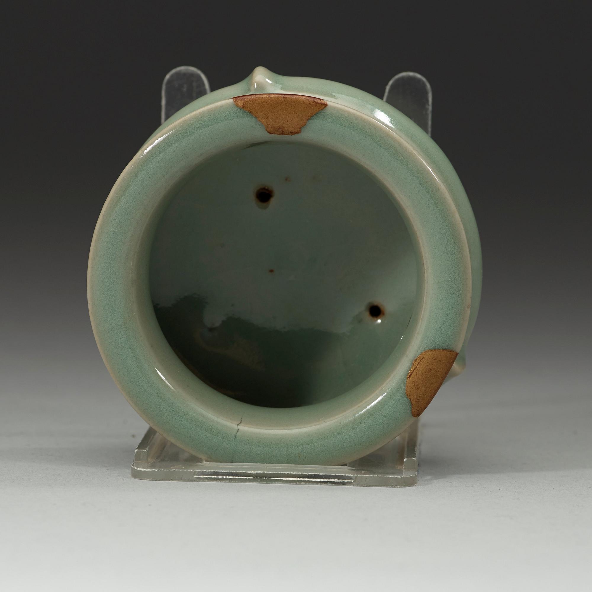 RÖKELSEKAR, celadon, Longquan. Södra Songdynastin (1127-1279).