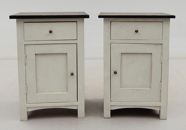 SÄNGBORD, 1 par, 1900-talets första hälft.