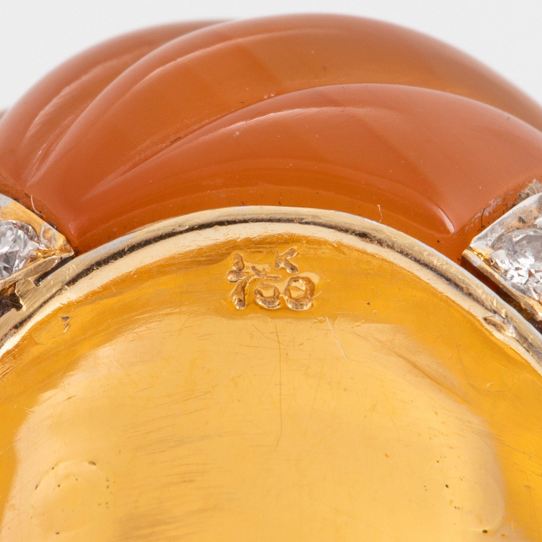 Ring 18K guld med agat och runda briljantslipade diamanter.