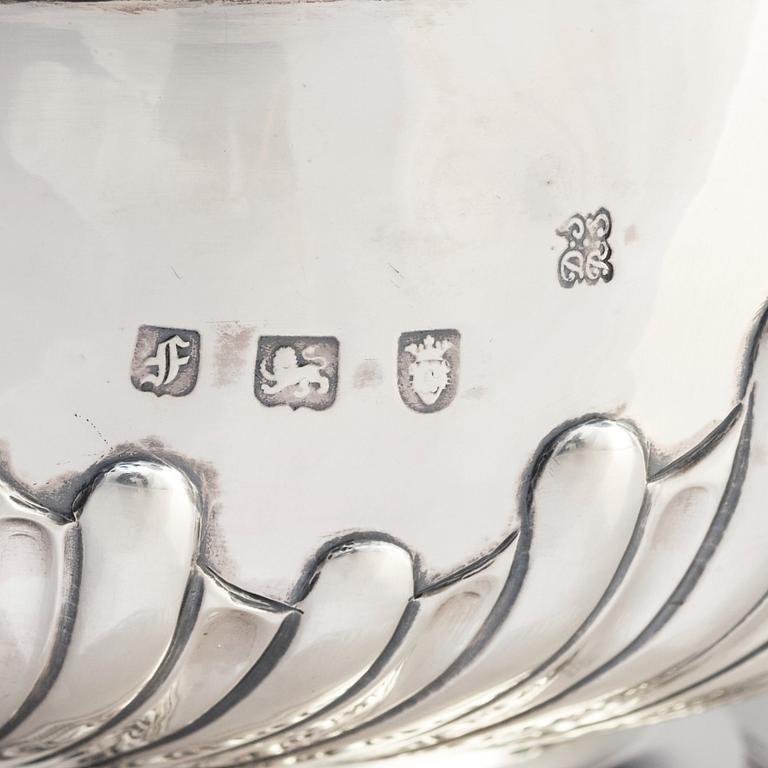 An English silver bowl, mark of Daniel Smith & Robert Sharp, London 1761/62.