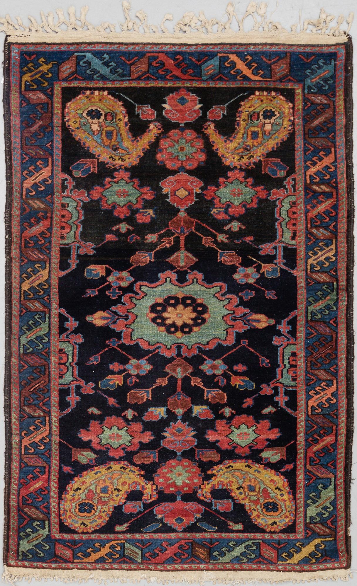 MATTO, an old Kurdish probably, ca 140,5-143,5 x 94,5-102 cm (as well as 2 cm flat weave at each end).