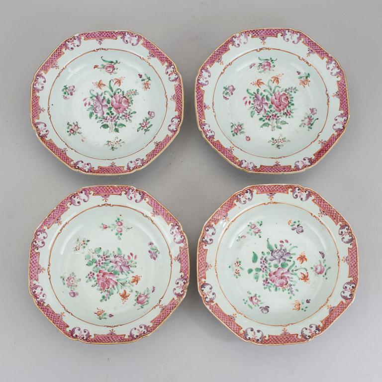 BÄRTALLRIKAR, 4 st. kompaniporslin, Kina, Qingdynastin, Qianlong (1736-95).